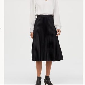 Pleated skirt